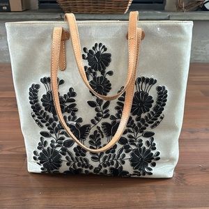 Consuela tote used w/ no major damage.(See pictures) 14in w 14in t 3 1/2 wide.